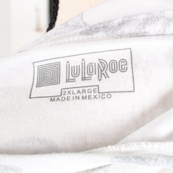 Lularoe White Turtle T-Shirt Size 2XL - Picture 4 of 4